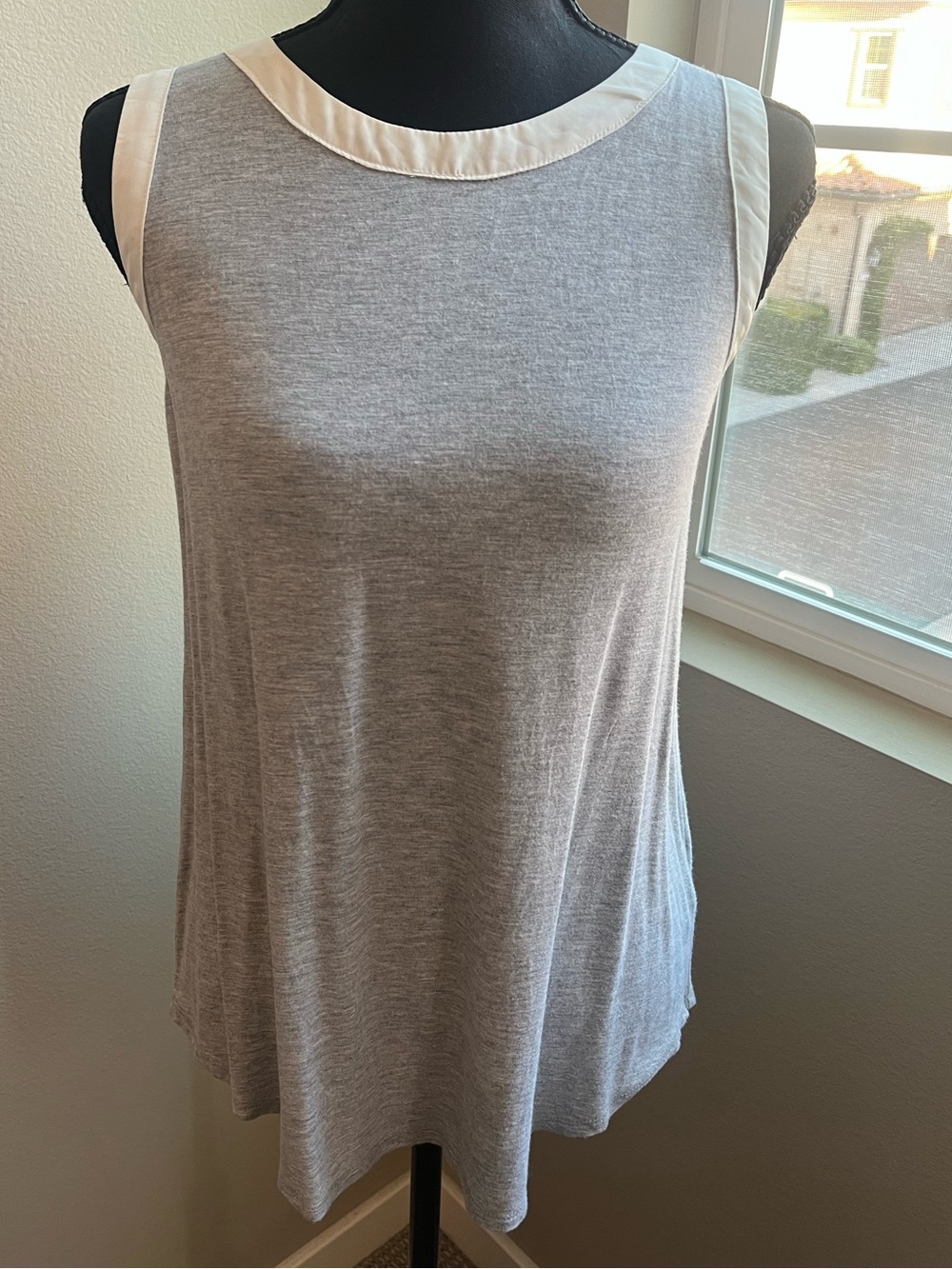 Harlowe & Graham Soft Gray Sleeveless Tank Top with Cutout Detail Back